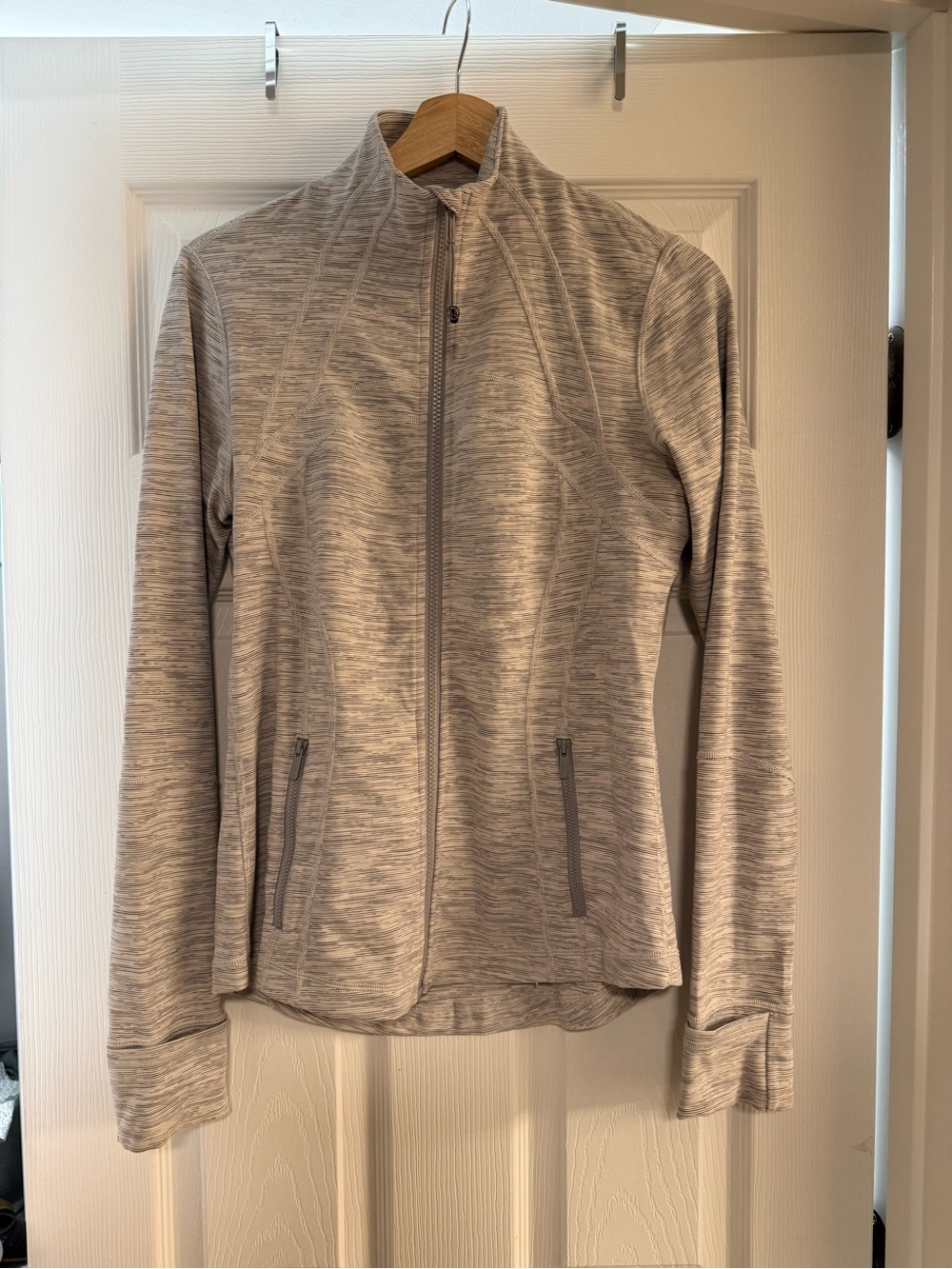 Lululemon Women’s Light Gray Full-Zip Jacket